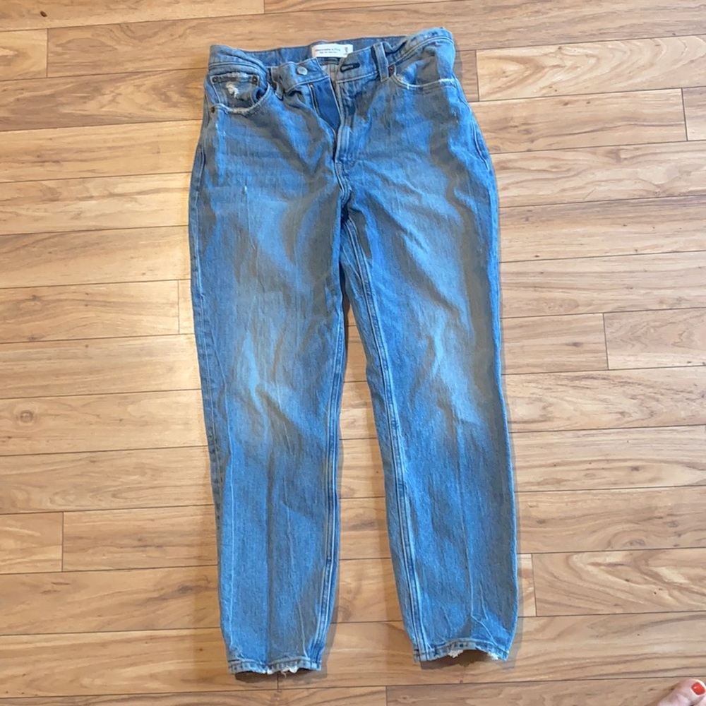 Abercrombie and Fitch High Rise Mom Jeans sz 8/29